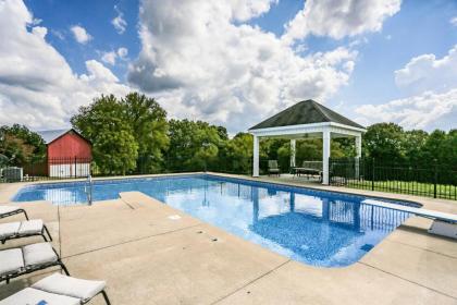 Historic Cedar Hill Mansion with Pool and Patio on Farm - image 9