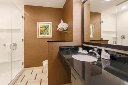 Fairfield Inn & Suites by Marriott Pleasanton - image 10