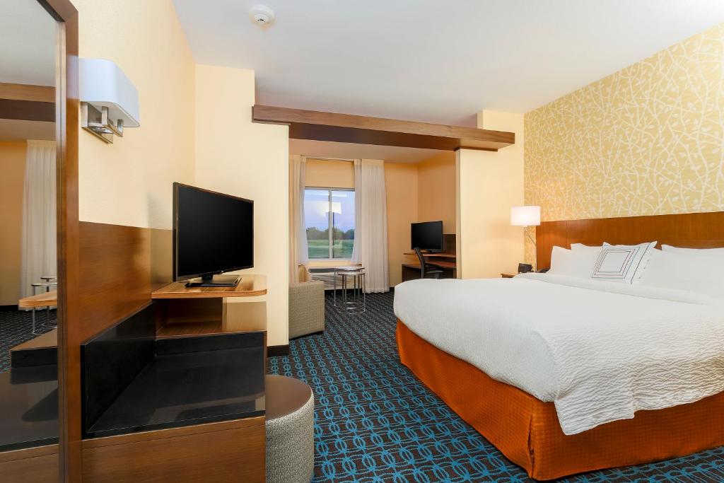 Fairfield Inn & Suites by Marriott Pleasanton - image 4