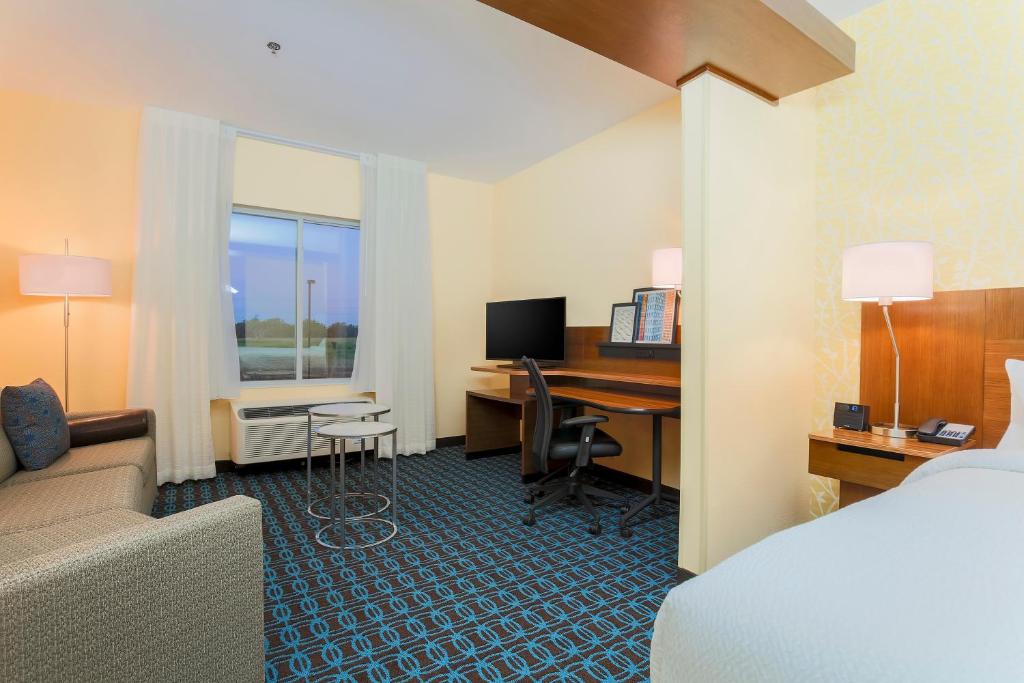 Fairfield Inn & Suites by Marriott Pleasanton - image 6