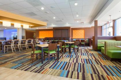 Fairfield Inn & Suites by Marriott Pleasanton - image 9