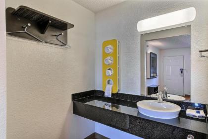 Motel 6-Pleasanton CA - image 4