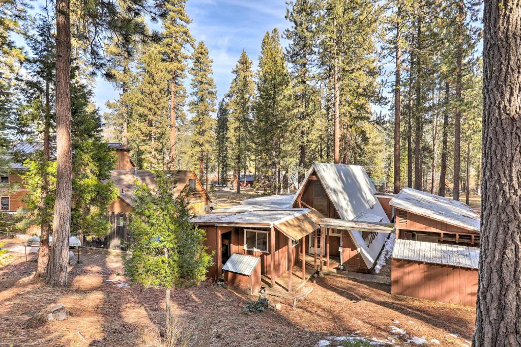 Quaint and Rustic Cabin Less Than 5 Mi to Plumas-Eureka! - image 5