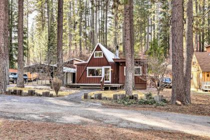 Quaint and Rustic Cabin Less Than 5 Mi to Plumas-Eureka! - image 9