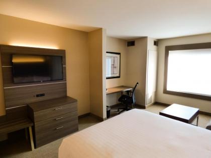 Holiday Inn Express & Suites Plymouth - Ann Arbor Area an IHG Hotel - image 12