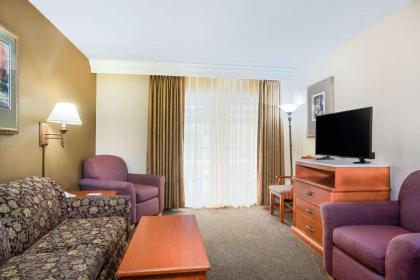 Ramada by Wyndham Plymouth Hotel & Conference Center - image 11