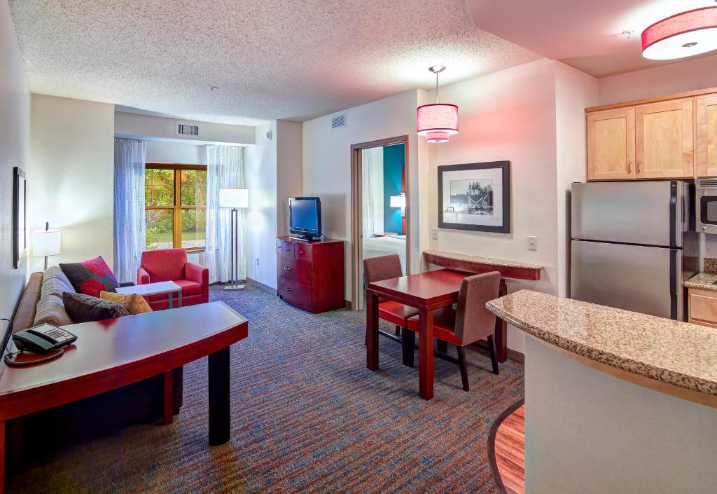 Residence Inn Minneapolis Plymouth - image 6