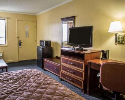 Rodeway Inn & Suites Plymouth Hwy 64 - image 8