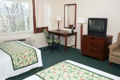 Red Carpet Inn and Suites Plymouth - image 15