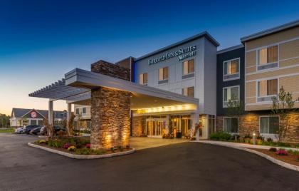 Fairfield Inn  Suites by marriott Plymouth White mountains Plymouth New Hampshire