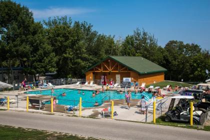 Plymouth Rock Camping Resort Studio Cabin 2 - image 8