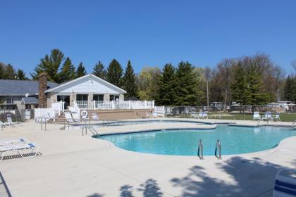 Plymouth Rock Camping Resort Deluxe Cabin 15 - image 12