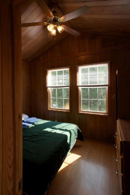 Plymouth Rock Camping Resort Deluxe Cabin 15 - image 5