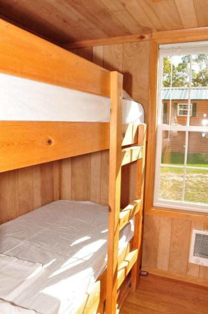 Plymouth Rock Camping Resort Deluxe Cabin 16 - image 8