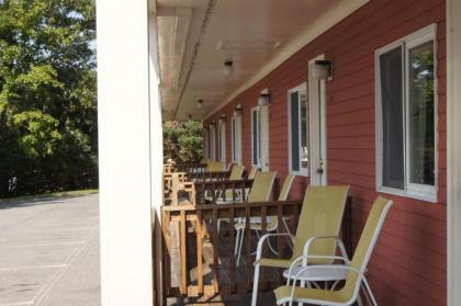 Blue Spruce Motel & Townhouses - image 8