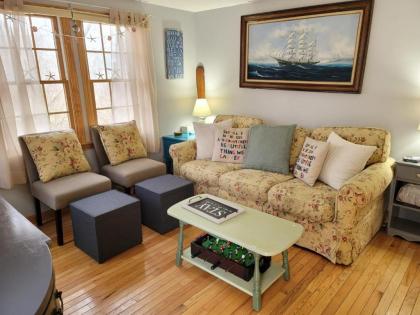 Cozy Cottage-5 minute walk to Priscilla Beach - image 12