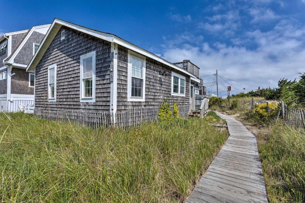 Plymouth Cottage with Deck Grill and Ocean Views - main image