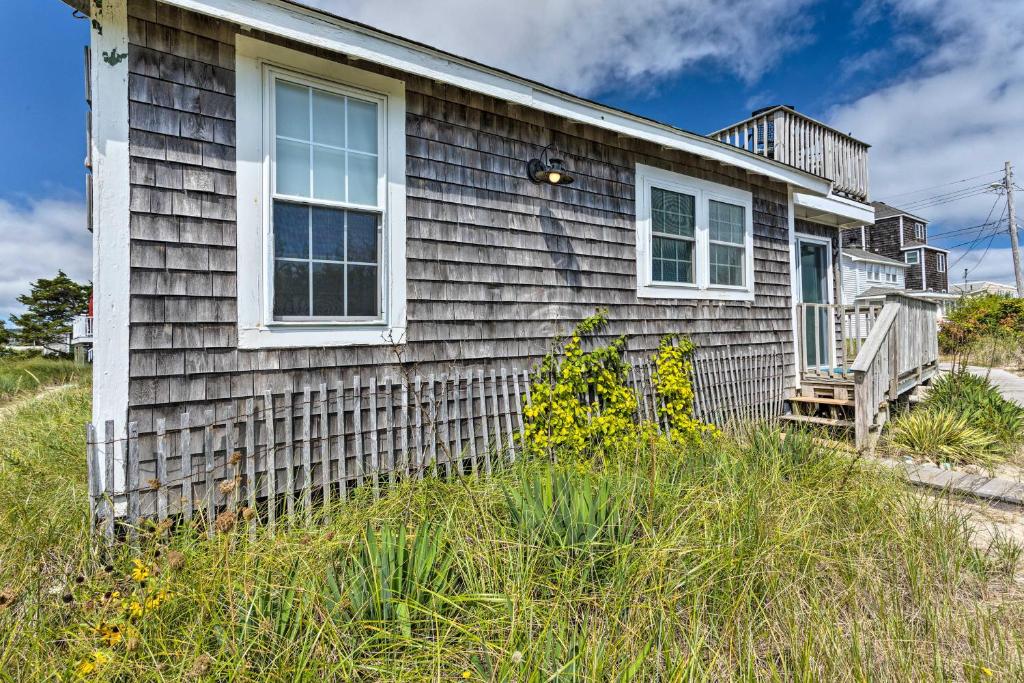 Plymouth Cottage with Deck Grill and Ocean Views - image 3