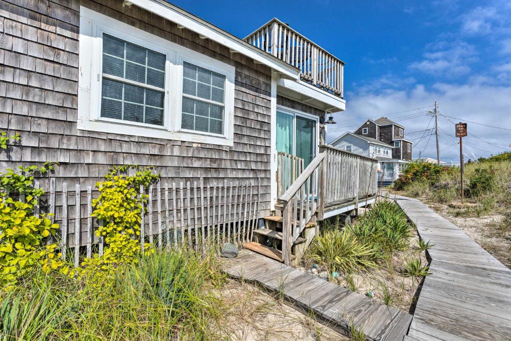 Plymouth Cottage with Deck Grill and Ocean Views - image 5