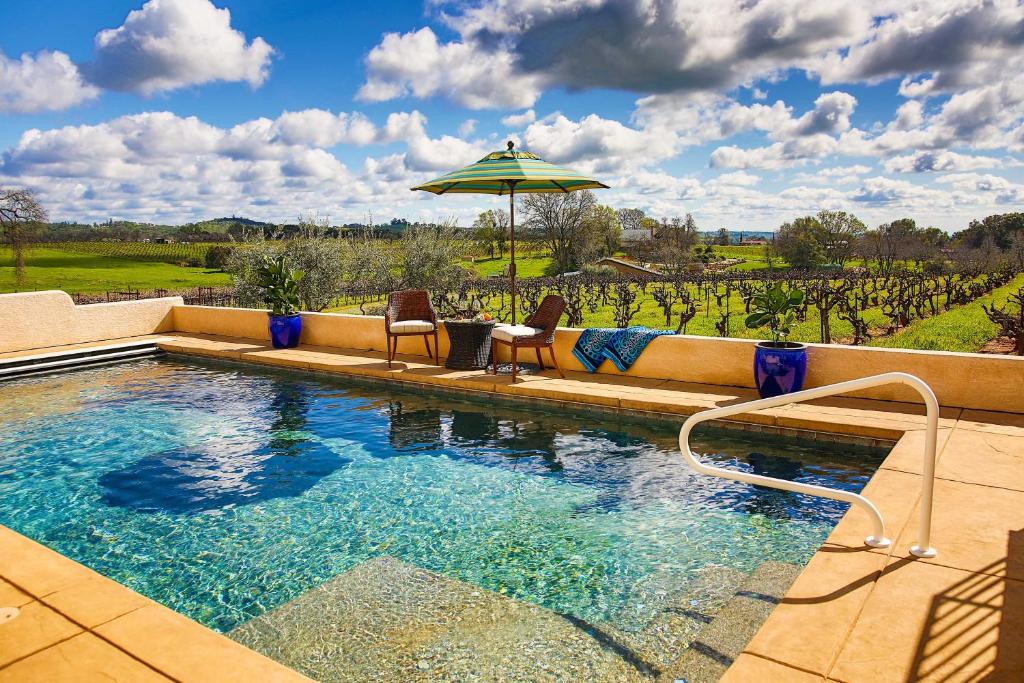 Working Vineyard Villa with Private Pool in Plymouth! - image 6