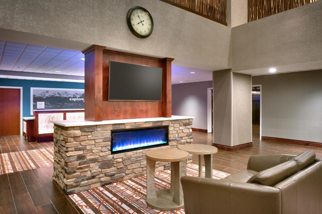 Hampton Inn & Suites Pocatello - image 3