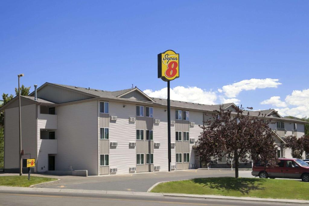 Super 8 by Wyndham Pocatello - main image