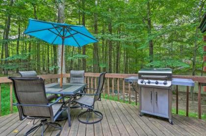 Pocono Log Cabin with Fireplace Fire Pits Amenities - image 3