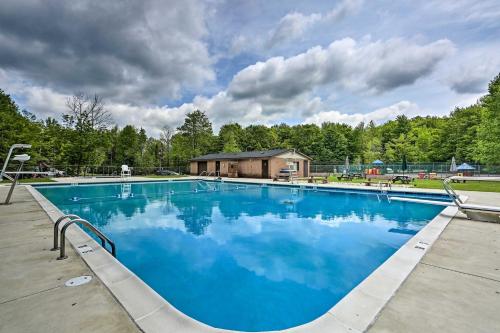 Pocono Lake Cabin 1 Mile From Arrowhead Lake! - main image