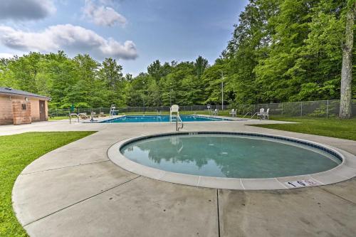 Pocono Lake Cabin 1 Mile From Arrowhead Lake! - image 5