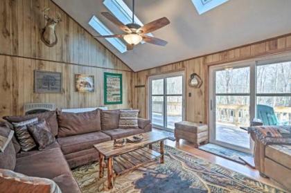 Bear Den Rustic Mountain Getaway with Game Room! - image 3