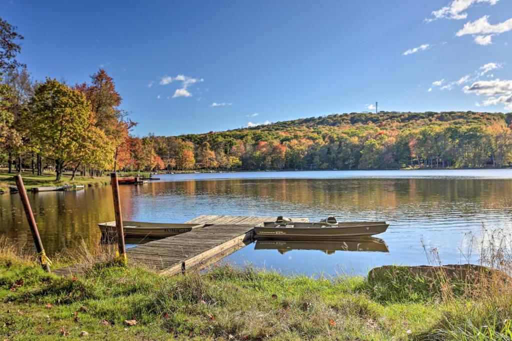 Chic Pocono Lake Cabin with Resort Amenities! - image 4