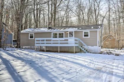 Stylish Mountain Retreat with Fire Pit and Amenities! - image 4