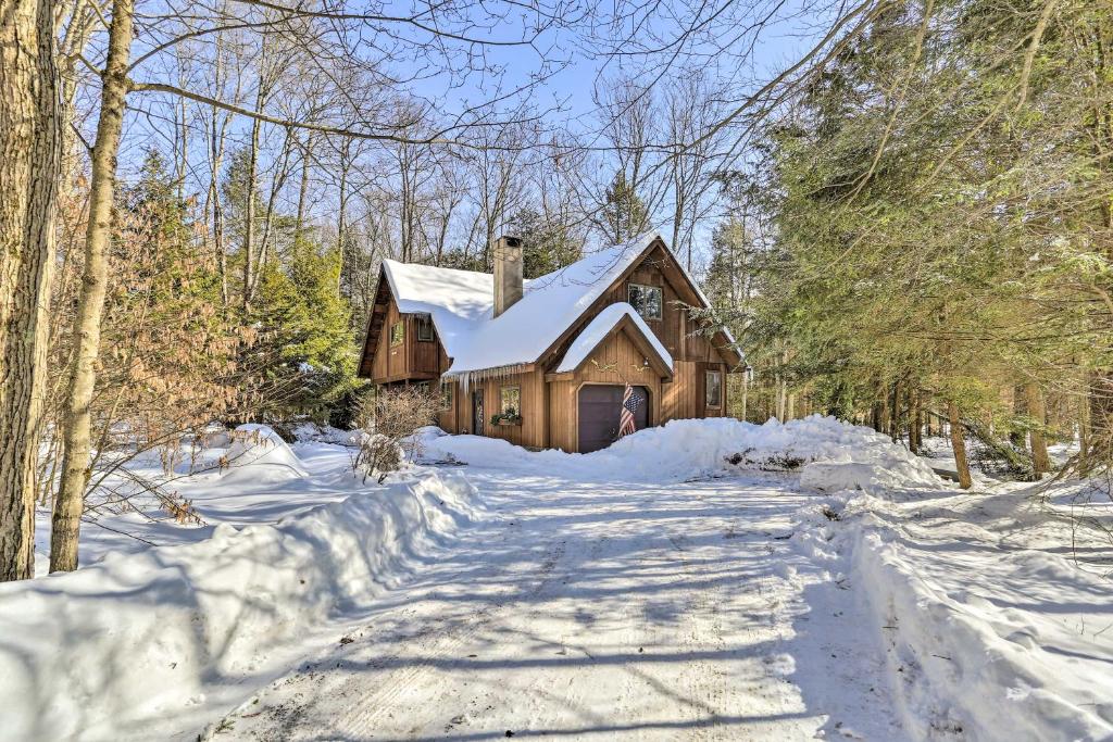 Secluded Lakefront Cabin with Deck Ski and Hike! - main image