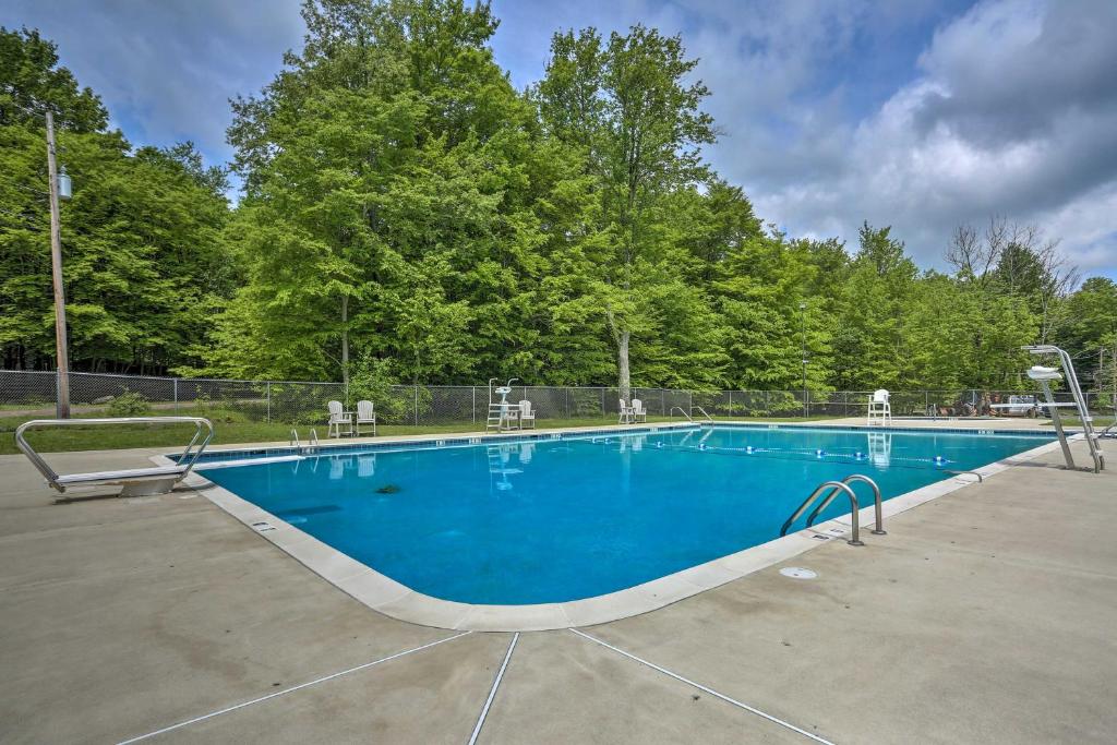 Quaint Lake Cottage with Pool and Beach Access! - image 3