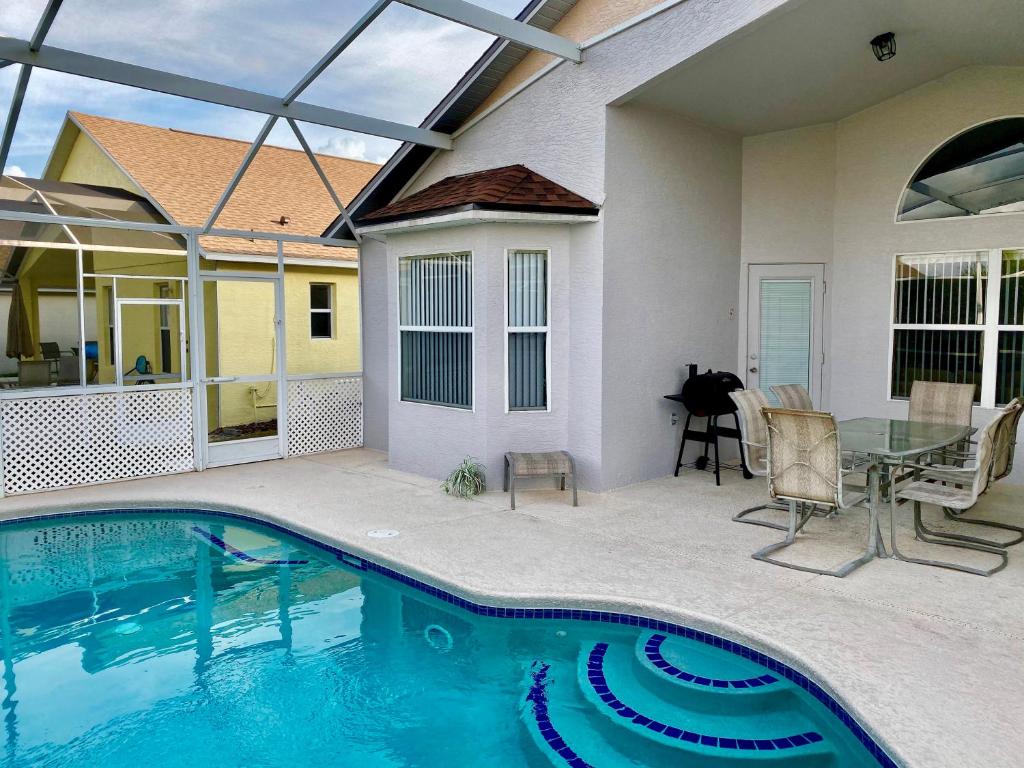 Grand Luxury 4BD Pool Home@ Disney & Universal - image 3