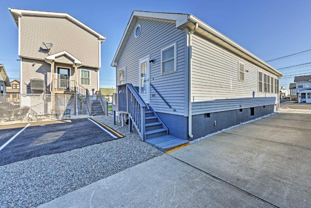 Charming Beach Cottage - Walk to Boardwalk! - image 7