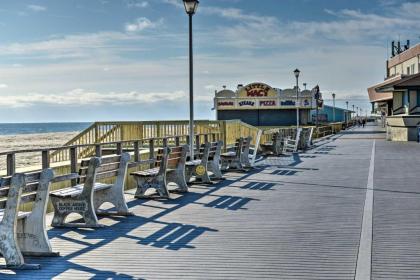 Chic Cottage with Yard Walk to Beach Boardwalk - image 9