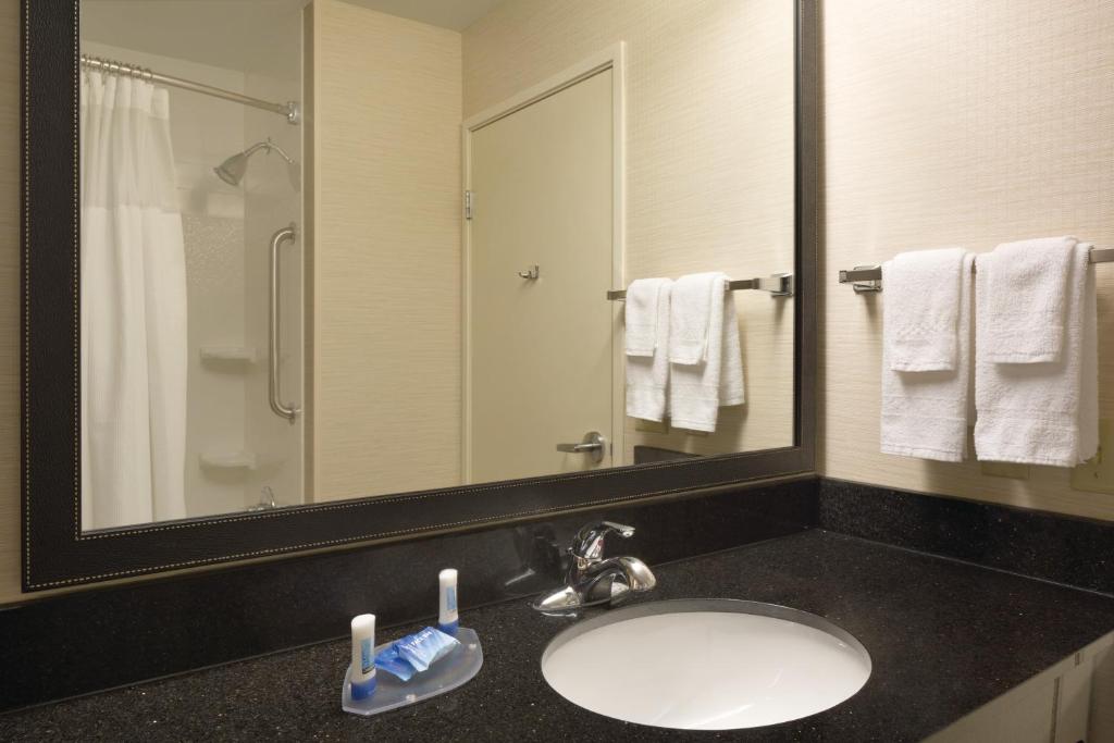 Fairfield Inn & Suites Youngstown Boardman Poland - image 3