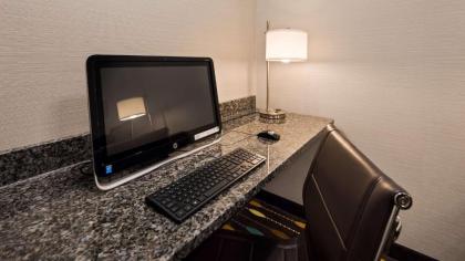 Best Western Plus Boardman Inn & Suites - image 9