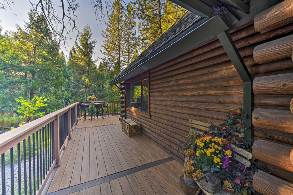 Amber Cabin with Hot Tub Near Top Vineyards! - image 6