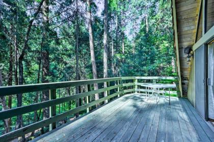 Charming A-Frame Cabin about 4 Mi to Jenkinson Lake! California