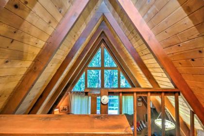 Charming A-Frame Cabin about 4 Mi to Jenkinson Lake! - image 11