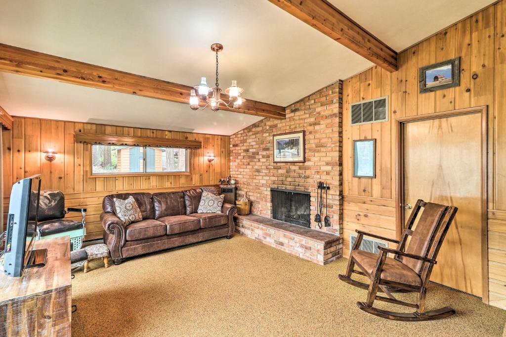 Flathead Lake Waterfront Cabin with Dock Kayaks - image 4