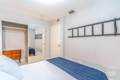 Cozy Pompano Beach Getaway Ideal for a Couple! - image 13