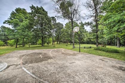 Pine Lodge Cabin on 450 Acres in Ozark Mountains - image 8