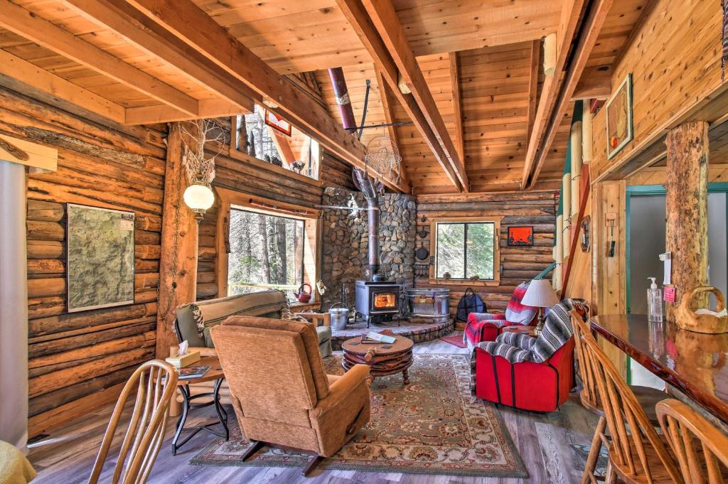 Dreamtime Cabin with Deck in Sequoia Natl Forest! - image 2