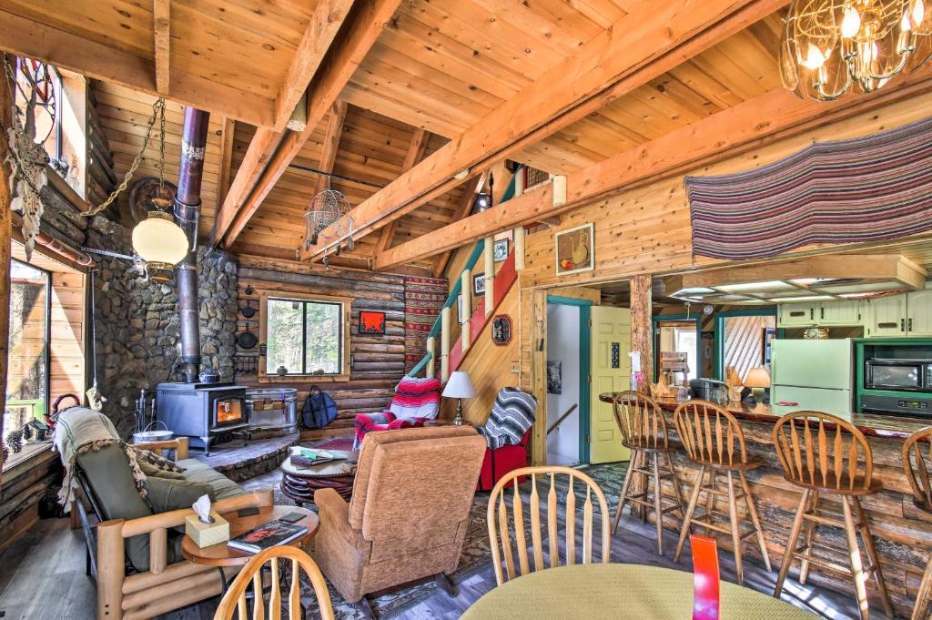 Dreamtime Cabin with Deck in Sequoia Natl Forest! - image 3