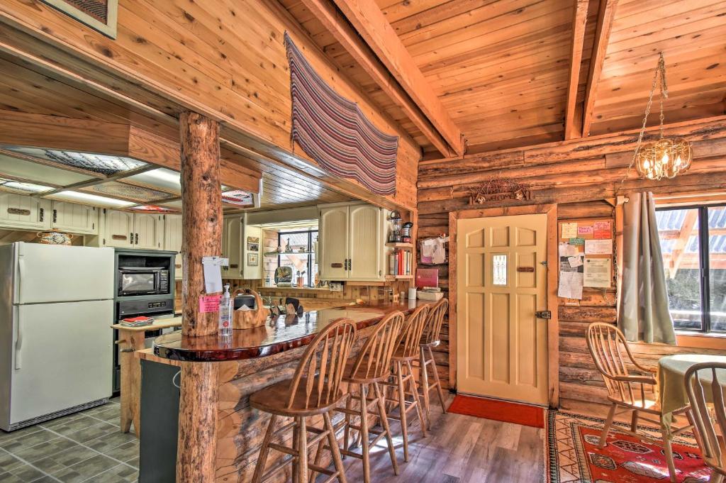 Dreamtime Cabin with Deck in Sequoia Natl Forest! - image 4