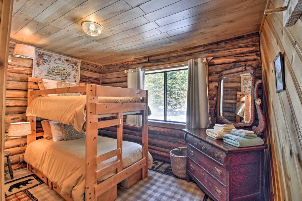 Dreamtime Cabin with Deck in Sequoia Natl Forest! - image 7