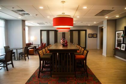 Hampton Inn-Pontiac - image 12